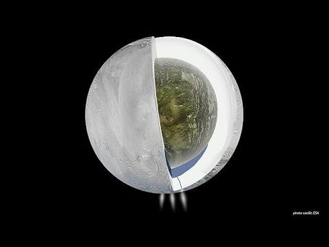 Encelade passe devant Titan