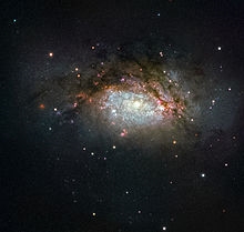 Hubbles udsigt over en kæmpe elliptisk galakse