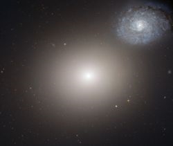 ハッブルの巨大楕円銀河観