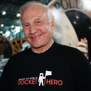 Hjälp önskar Buzz Aldrin en lycklig 80-årsdag