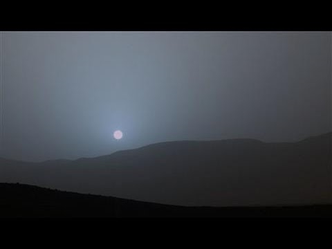 Rover capture le coucher du soleil, l'éclipse sur Mars