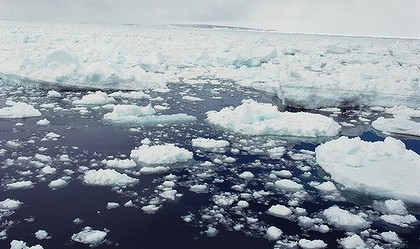Lód polarny topnieje szybko