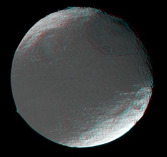 Cassini's eerste blik op Iapetus
