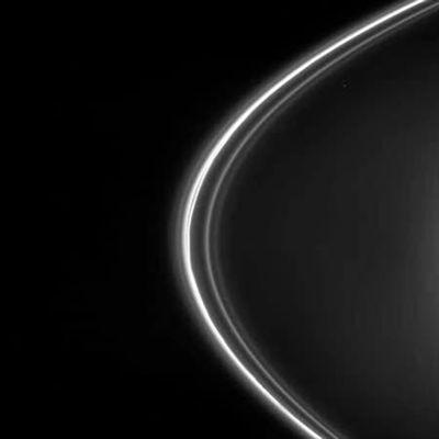 Pierścienie Saturna z bliska