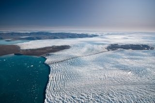 Lodowiec Grenlandii przyspiesza