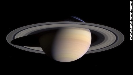Zametací pohled na Saturnovy prsteny