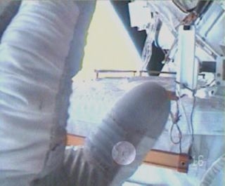 Expedition 9 เสร็จ Spacewalk ที่สาม
