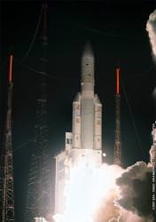 Ariane 5 لوفتس اثنان من الأقمار الصناعية