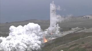Sehen Sie, wie SpaceX noch heute einen Satelliten startet und eine Rakete landet!