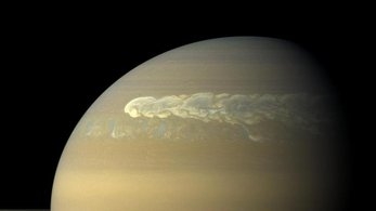 Ein gewaltiger Sturm am Südpol des Saturn