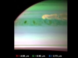 土星の嵐の詳細画像
