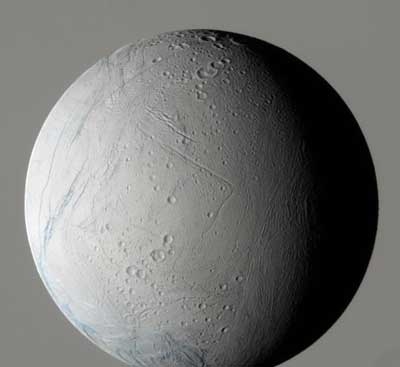 Nuvem de poeira estranha encontrada em torno de Encélado