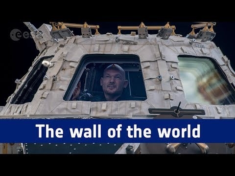 L'astronauta Alexander Gerst mostra le sue abilità di sintetizzatore di rad dallo spazio
