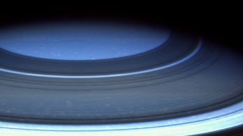 Šiaurės Saturnas yra maža mėlyna