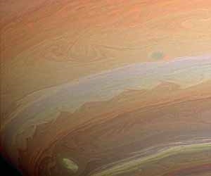 Странни облачни функции на Сатурн