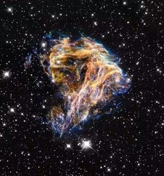 Feuilles de débris d'une explosion de supernova