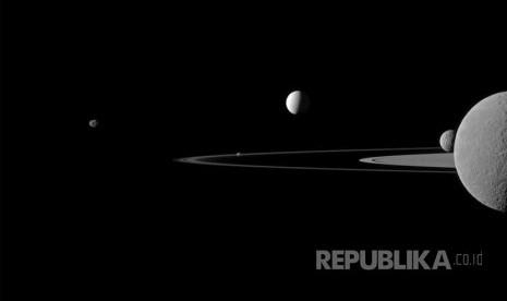 Cassini Menemukan Dua Bulan Baru