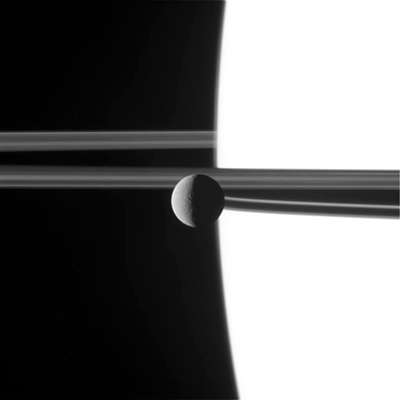Cassini Menemui Dua Bulan Baru