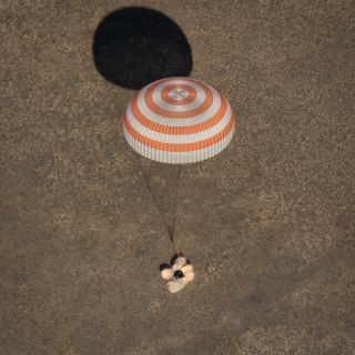 Expedition 10 landet sicher