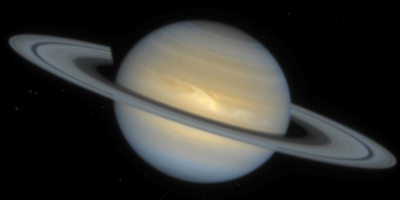 Saturnus in volledige kleur