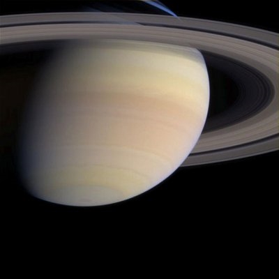 Fona attēls: Tuvāk Saturnam