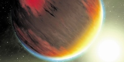 Divas karstās planētas, kas redzamas riņķojot ļoti tuvu vecāku zvaigznēm
