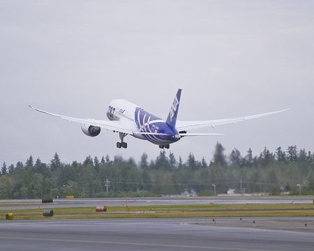 Dreamliner gör första flyget