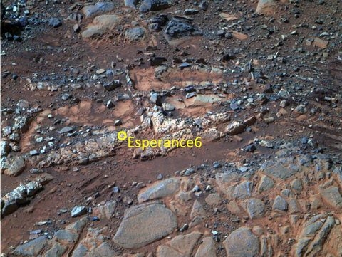 Rovers encuentran otra indicación de agua marciana