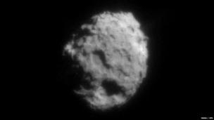 Gwiezdny pył zbliża się do komety Wild 2