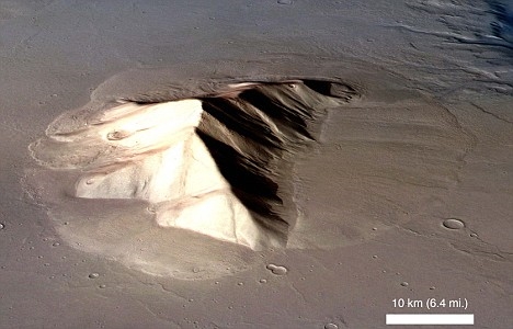 Nachweis großer Mengen an Wassereis auf dem Mars