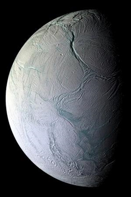 Lipatan di Permukaan Enceladus