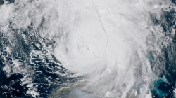 Сателитите помагат на прогнозистите да прогнозират урагани