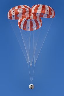 NASA випробовує нові ракетно-парашутні системи