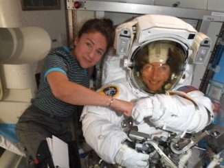 นักบินอวกาศทำ Spacewalk แรกให้เสร็จสมบูรณ์
