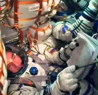 Nueva tripulación llega con seguridad a la estación espacial internacional