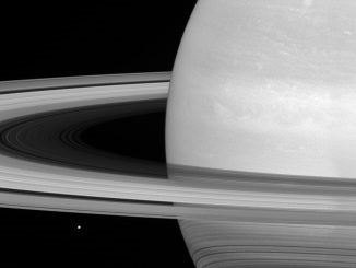 Potret Mimas di Cincin Saturnus