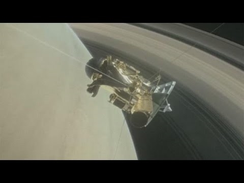 Lacunes dans les anneaux de Saturne