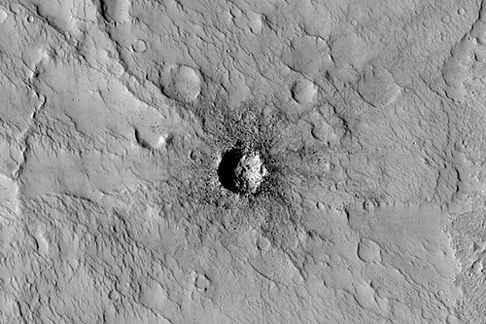 Mit Trümmern gefüllte Krater auf dem Mars