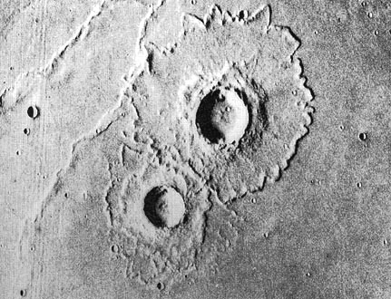 Puing-puing memenuhi kawah di Mars