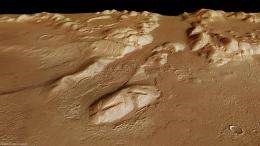 火星の破片で満たされたクレーター