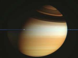 Cassini ser klumper i Saturns ringe