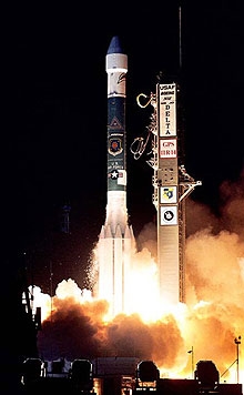 Delta transporte un satellite GPS en orbite