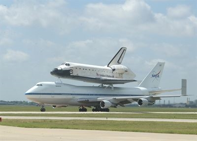 Shuttle en camino para actualizar Hubble