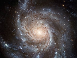 Hubbleův pohled na NGC 5866