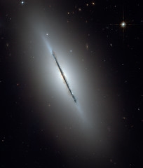 Vedere Hubble din NGC 5866