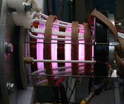 Onderzoekers maken een nieuwe plasma-thruster