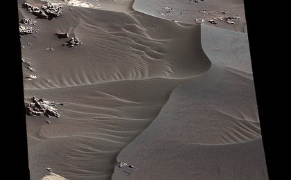 Hình ảnh độ phân giải cao đầu tiên từ tàu quỹ đạo trinh sát sao Hỏa