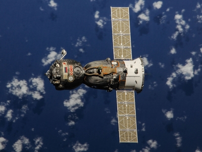 Astronauti premiestnia kozmickú loď Sojuz