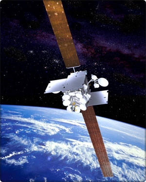オーラ衛星が打ち上げ施設に納入