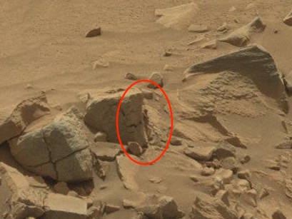 火星探査車が宇宙から発見
